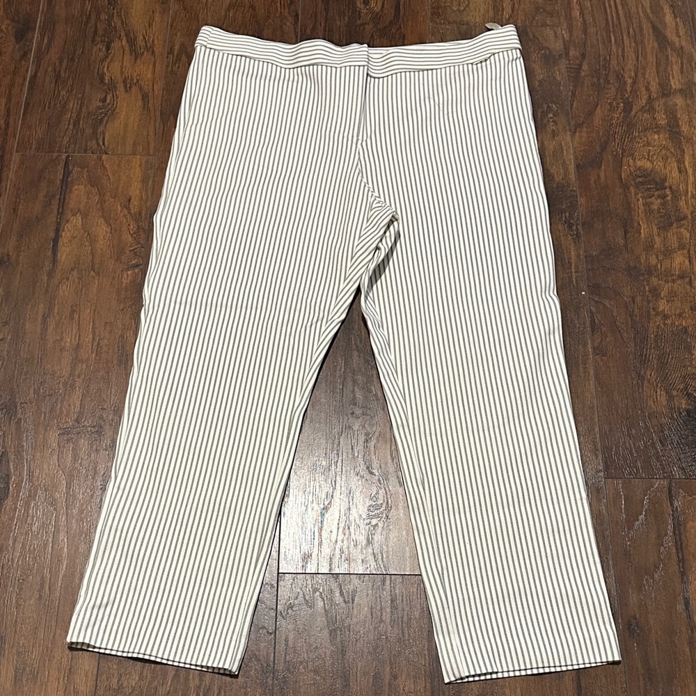 Amanda + Chelsea Striped Women’s Stretch Capri Pants - Black and White
